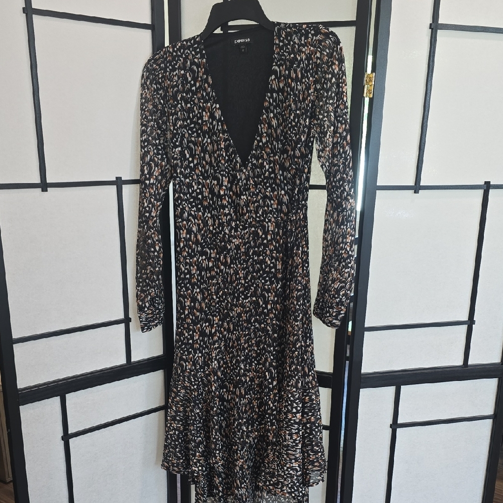 Express Black and Cream Patterned Long Sleeve Dress